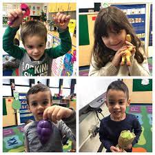 Show and tell letter g. Sycamore Drive Eclc On Twitter Show And Tell Letter G Today In Miss Dockery S Room Giraffes Guitars Grapes Glitter Glue Green Frogs And Groot Https T Co Cqsd93np8o