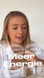 Ontbijt pas om 9u vanwege loopsessie :) 200g yoghurt (normaal neem ik 150g  maar ik had grote honger dus heb ik wat meer gebruikt 25g eiwitpoeder 1kl  psyliumhusk 1kl kaneel 2 kiwi's