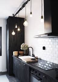 Des luminaires design dans une cuisine, une fois les éléments noirs et blancs posés, il y a souvent. 20 Idees De Cuisine Noir Et Blanc Je Fouine Tu Fouines Il Fouine Nous Fouinons
