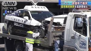画像 信号待ちをしていたパトカー 信号無視をした車を発見し交差点に進入 トラックと衝突する パトカー壊れる 乗り物速報 バイク 車のまとめ for ラッシュ速報 まとめアンテナ パトカー 乗り物 バイク