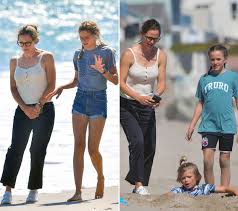 Jennifer garner (l.) revealed during an interview with host jimmy fallon why she thinks she didn't get an invite to george clooney's wedding. Jennifer Garner Enjoys Family Beach Outing With Her 3 Kids Photos