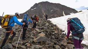 Mont blanc is the highest summit of western europe, on the border between france and italy. France Restricts Access To Mont Blanc To Combat Overcrowding News Dw 01 06 2019