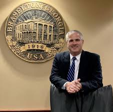 We're ready': A look at Braselton's new mayor, Kurt Ward, as he takes  office