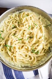 One Pot Creamy Garlic Pasta Yup It S Vegan Creamy Garlic Pasta Vegan Pasta Recipes Vegan Recipes Easy