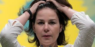 Kinder brauchen eine sprache für ihren körper. Annalena Baerbock Ice Lasst Kinder Von Grunen Vorsitzender Am Bahnsteig Stehen Mopo De