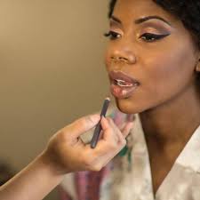 V GLAMOROUS ARTISTRY