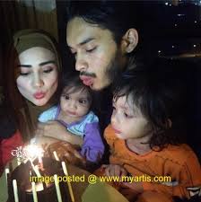 Pelakon di dalam drama ana lulu, drama klik, dan yang terbaru, hantu dalam botol kicap. 27 Gambar Ragam Terkini Anak Anak Aeril Zafrel Wawa Zainal Nampaknya Pejam Celik Dah Besarlah Anak Anak Aeril Zafrel Dan Anak Membesarkan Anak Gambar