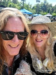 Excited to play for Sarah Lynne Maloney Malones Pint House tonight starting  at 6:00 with my friends Karen Oliver, Joe Bladek, John Resendes & Pete  Boman. Love my band mates! UNLOC NLOCUNLOCKE