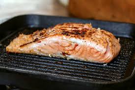 Jetzt in die heiße pfanne legen mit der hautseite nach unten. Marinierter Lachs Von Grill Und Pfanne Verdammt Lecker Blinker