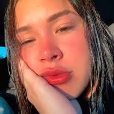 Cindy Aguiar's Instagram, Twitter & Facebook