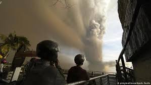 Ashfall after the eruption of the taal volcano covers tagaytay city on monday. Philippines Thousands Evacuate As Volcano Spews Ash News Dw 12 01 2020