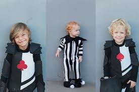 By stephen july 23, 2021. Diy Queen Of Hearts Family Costume Tell Love And Party