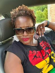 Bobbie Holloway's Instagram, Twitter & Facebook