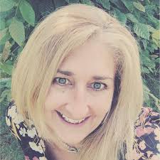 Suzanne Herr's Instagram, Twitter & Facebook