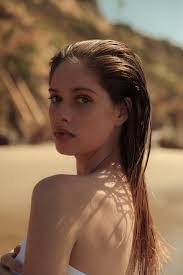 Ellen Haugh's Instagram, Twitter & Facebook