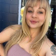 Alexis Ledbetter's Instagram, Twitter & Facebook