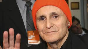 Leonardo Favio, Argentine film director, dies aged 74 - BBC News