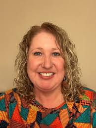 Kelli Hinton's Instagram, Twitter & Facebook