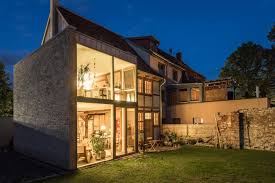 The timbers on the wall were taken from the main house when it was expanded. Modernes Fachwerkhaus Fachwerkhaus Sanieren Fachwerkhauser Haus