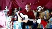 Qui habite dans le ciel, il y a plein de jouets et mme un grand perroquet qui rpt tout, qui rpt tout tout ce quon lui dit qui rpt tout, qui rpt tout a tous ses amis. Dans Le Grenier Du Pere Noel Youtube