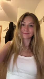 Hannah Hersh's Instagram, Twitter & Facebook