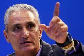 Técnico da seleção é chamado de comunista por falar de copa américa | leonardo sakamoto. Treinador Da Selecao Brasileira Tite Voz Do Bico