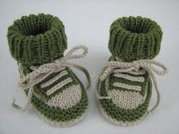 Learn how to make these knitted baby booties made with garter stitch. Baby Shoes Baby Boots Knitting Pattern
