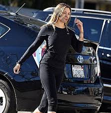Here you can read elizabeth olsen net worth, wiki, bio, movies, tv series, birthday, height, spouse, profiles, awards, and much more. Elizabeth Olsen Vermogen Alter Hohe Einkommensquellen Gehalt Vermerke Vermogenswerte Versicherung Steuer Haus Autos Lebensstil Personliches Leben Geschwister Beziehung Und Freund Biografie Juli 2021
