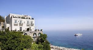 This Getaway Spot In Capri Is Absolutely Stunning Hotel Place Luxury Hotels Italy Hotel Amalfi