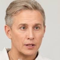 Lenore Leach's Instagram, Twitter & Facebook