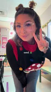 ootd as a teacher during christmas 🎄💚 yes my kids heard my slippers a  mile away! 🤪🎄💚❤️💚❤️ #teacherlife #ootdasateacher #christmas #foryoupage  #fypシ #teachersbelike #holidayslippers #12daysofchristmas