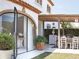 Une Maison Mediterraneenne Au Charme Rustique Chic Planete Deco A Homes World Maison Mediterraneenne Maison Terrasse Maison