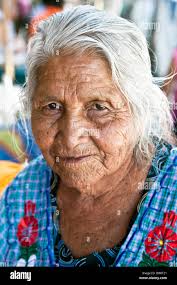 Vecchia signora vigorosa immagini e fotografie stock ad alta risoluzione