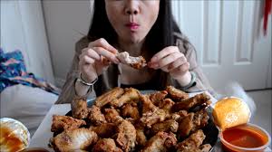 Place the wings in the fryer basket so they are not touching (if necessary to fit, line up the drumettes. Eating Show 30 Costco Deep Fried Chicken Wings Youtube
