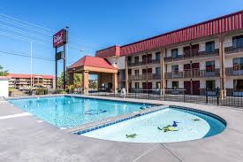 red roof inn suites pigeon forge