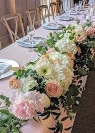 Head Table Garland With Images Reception Flowers Flower Delivery Table Garland