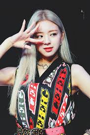 Itzy S Yuna Strikingly Beautiful In Icy Comeback Showcase Koogle Tv Kpop Feminino Loona Kim Lip Feminino
