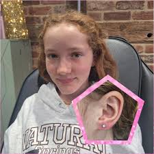 🥳Had the pleasure of doing 13th birthday family tradition first lobe  piercings💕 5⭐️ Google reviews Evenings & weekend appointment available  Highly experienced with children 🩷