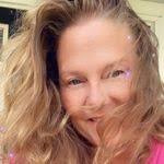 Shelley Lasker's Instagram, Twitter & Facebook