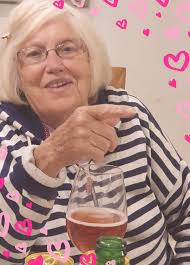 Lovely evening pint with the Mrs. She brought along two friends too! ;)