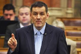Independent mp jános volner, former deputy leader of the conservative opposition jobbik party, has announced the formation of a new party named after him. Vona Kisfia Egyutt Nott Fel A Gardaval 24 Hu