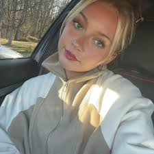 Who is a good nail technician in Washington County PA for acrylics and  designs?