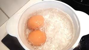Jom lihat kalori telur rebus. Apakah Telur Rebus Bisa Menangkal Corona Cek Faktanya