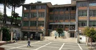 La soluzione completamente ristrutturata con materiale di pregio, si compone di: Cava De Tirreni Chiuso Il Container Poste Italiane A Passiano Per Lavori Di Sicurezza