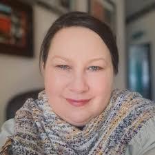 Dee Muller's Instagram, Twitter & Facebook