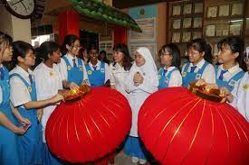 Smk seksyen 3 bandar kinrara, jalan kinrara 5b, puchong, 47180, malaysia. Teachers Who Complained Against Cny Decor Putra Members Putrajaya Says Waiting For Report