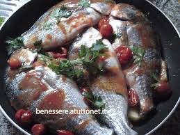 I filetti di orata in padella si servono in tavola ben caldi. Orata In Padella