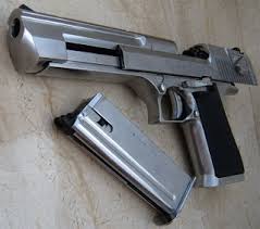 El cargador alberga 9 balas.» ~ descripción en grand theft auto v. Desarrollo Y Defensa Pistola Desert Eagle Israel