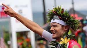 Als erster gewann er sowohl die goldmedaille bei olympischen spielen (2008) als auch den titel beim ironman hawaii (2015, 2016, 2019). Triathlon Jan Frodeno Gewinnt Ironman 2016 Auf Hawaii