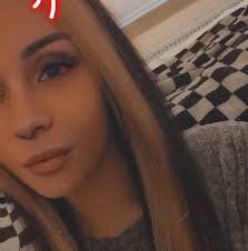 Any idea how I get the gear stick knob off ? 🤣